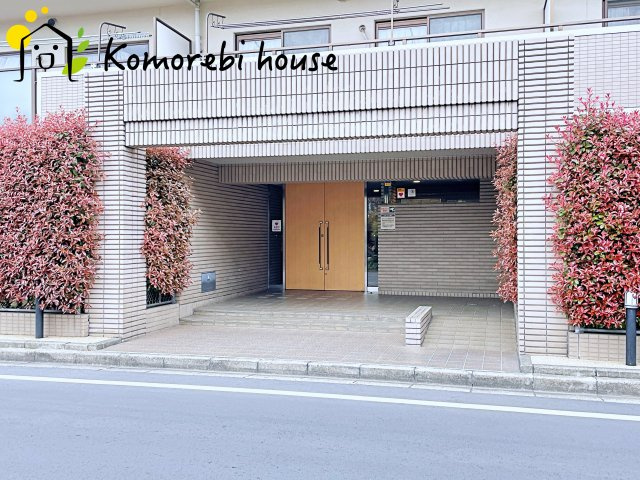 落ち着いたエントランスです