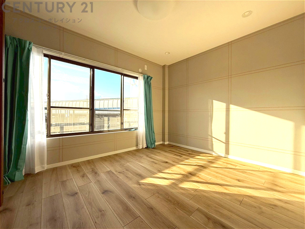 子供部屋…創造性や成長を促す遊びの空間を提供。学習や趣味に集中できる環境を整えます。個別のプライベートスペースは自己表現と自立心を育み、心地よい睡眠環境を整えリラックスできる場所を提供。