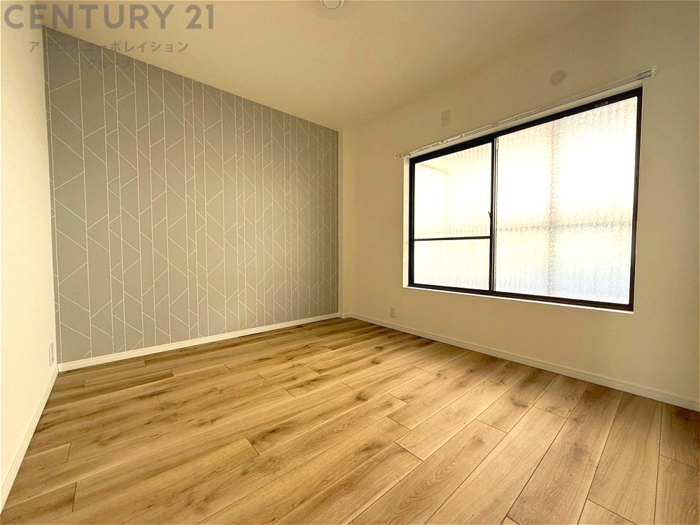 寝室…リラックスできるプライベート空間で、快適な睡眠をサポート。個人の好みに合わせたインテリアや寝具で心地良さを追求。プライベートな時間を過ごし、リフレッシュする場所におすすめです。