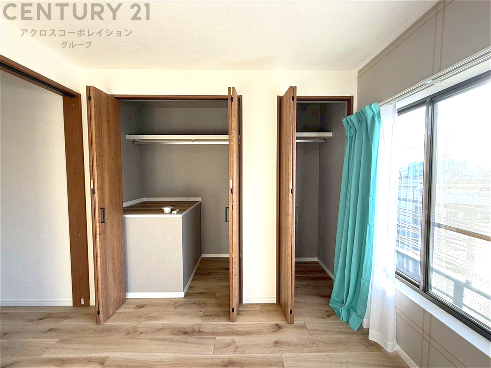 衣類やアクセサリー、小物類の収納が便利で整理整頓がしやすく、部屋の美観を保ちつつ、スペースを最大限に活用できます。衣服のしわやダメージを防ぎ、長持ちさせることができます。