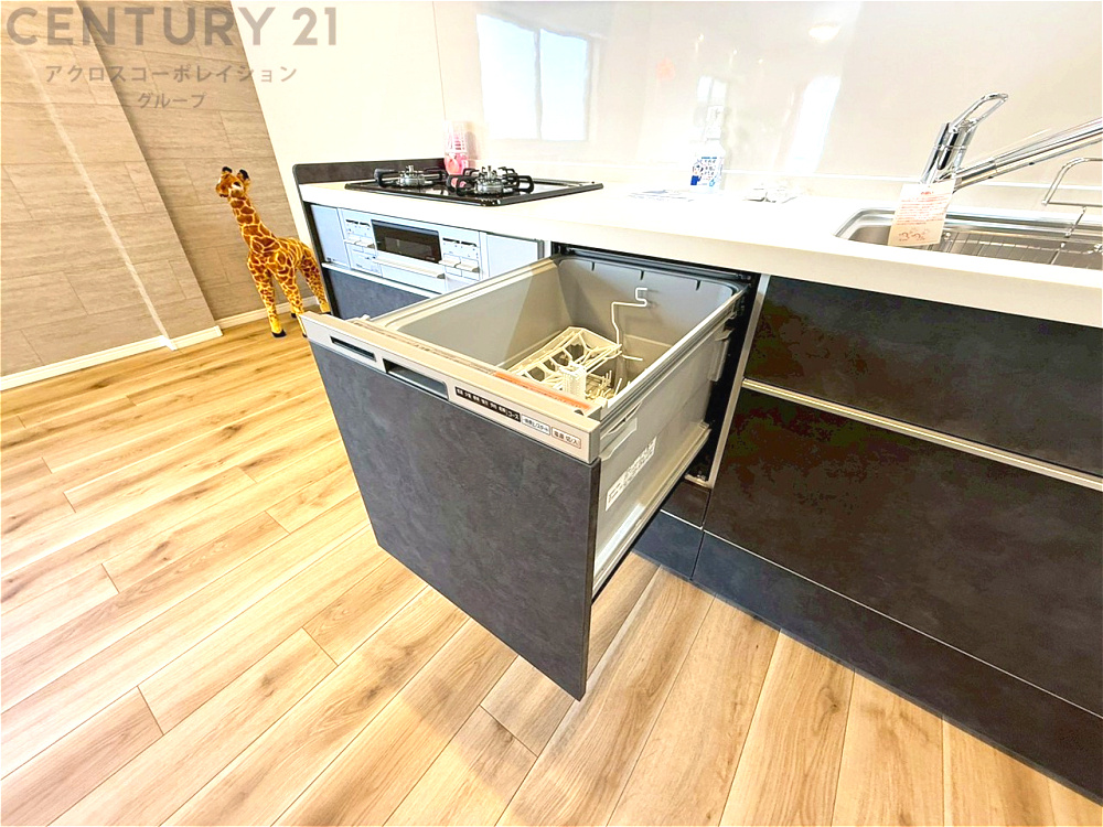 手洗いに比べて時間や労力を節約できることです。また、高温のお湯で洗浄されるため、雑菌や細菌を殺菌する効果もあります。さらに、乾燥機能があるため、手で拭く手間も省け衛生的に保管できます。