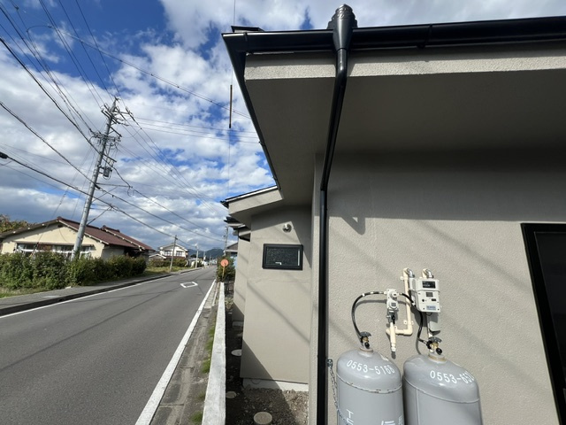 見通しの良い前面道路！毎日の車の出し入れも楽々安心です。
