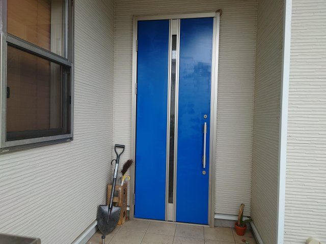 採光を考いつも気持ちよくご家族を迎えられる玄関です！