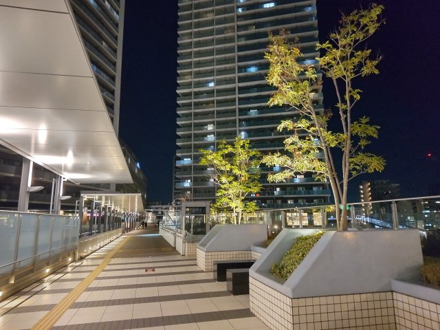 JR京都線「高槻」駅直結デッキ