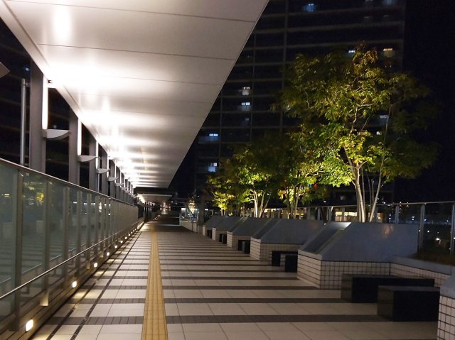 JR京都線「高槻」駅直結デッキ