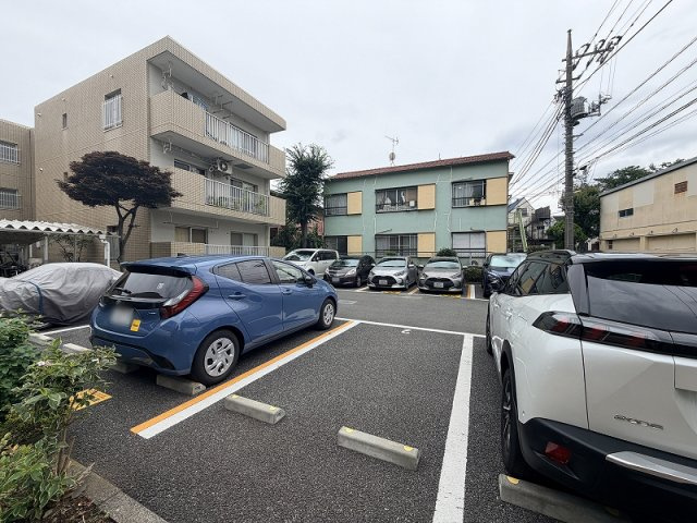 敷地内駐車場。空き状況は管理会社要確認。