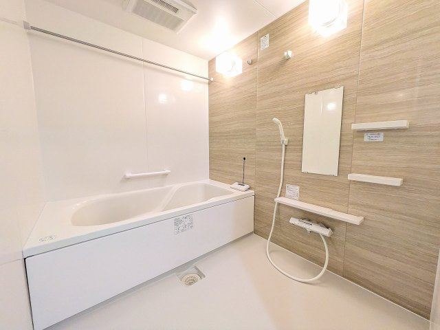 ～新規交換したキレイなバスルーム　気持ち良く湯船に浸かる事が出来ます～