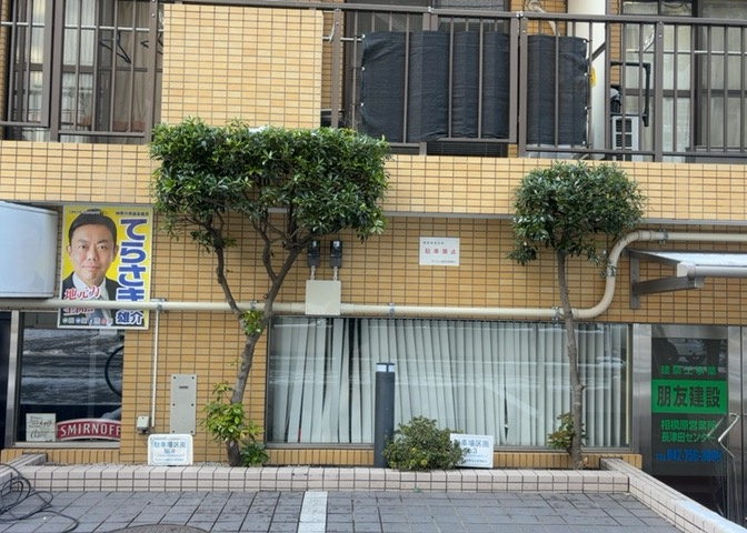 中庭（パティオ）とは、一つの建築物の内部に設けられた、壁などで囲われている庭のことを指します。コの字型、ロの字型が主流ですが、L字型の中庭もあります。最近では、インテリア性の高さからも人気があります。