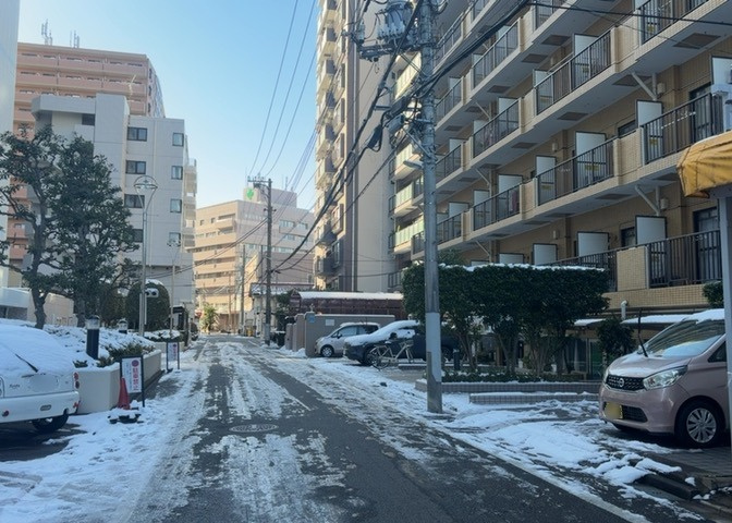 隣家の土地はどうなっているのか、生活利便施設が近くにあるのか、学校まで近いかなど、お客様のライフスタイルにあわせたイメージが重要です。また、近くにあると困る施設が近くにないかも確認するといいでしょう。
