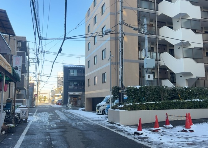 眺望の良さを楽しめるダイニングキッチンで家族団らんの時間を過ごしてはいかがでしょうか。バルコニーから見える景色を家族で眺める時間は、時間が経つのを忘れてしまいそうですね。是非、現地を見に行きましょう！