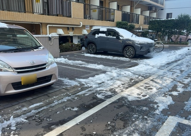 マンションの駐輪場は、事前に空きがあるか確認を取ると安心です。せっかく入居したのに駐輪スペースがない！なんてことになったら大変ですよね。そこで、内見時や購入前にはまず事前に確認しておくと良いでしょう。