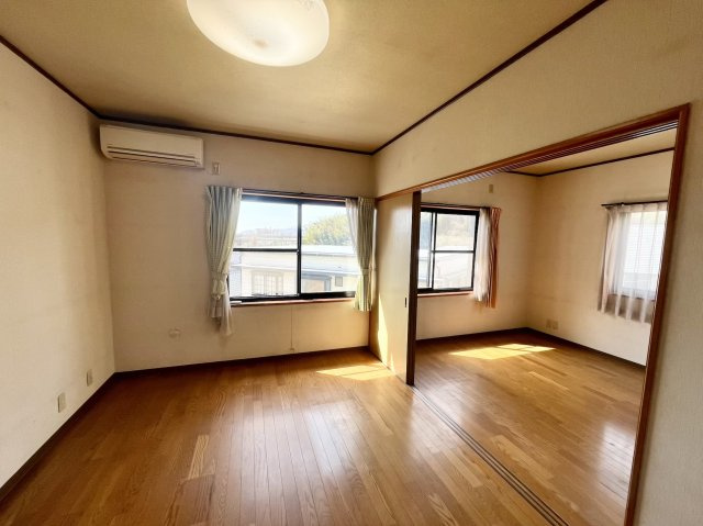 スタンダードな洋室です