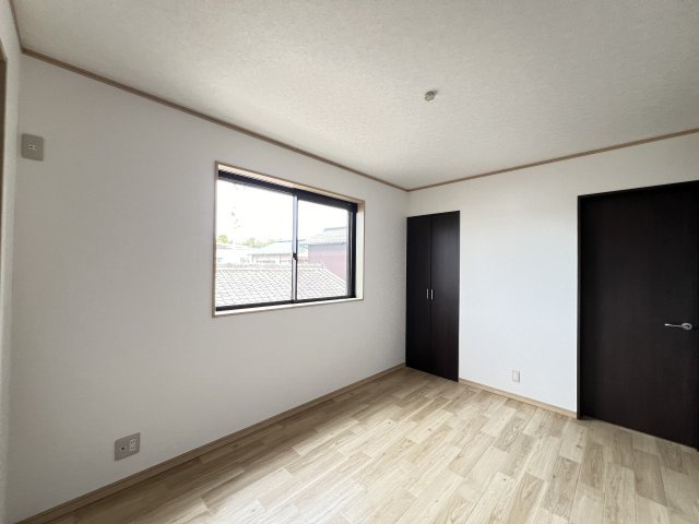 出窓がおしゃれな洋室6帖
