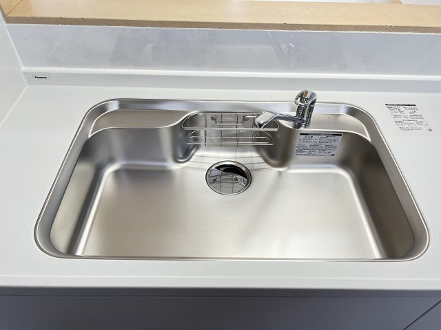 清潔感あふれるステンレス製シンク