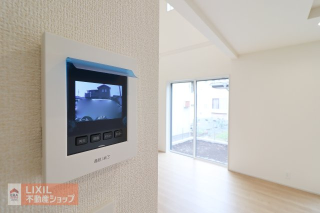 玄関ドアの2カ所に鍵穴を設けたダブルロックで高い防犯性を発揮します。