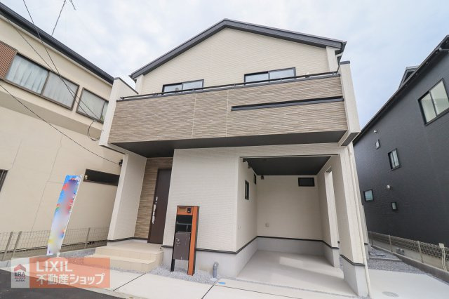 シンプルで無駄のない洗練されたデザインです。普遍的なスタイリッシュさで、長く住んでも飽きることがない外観が魅力です。