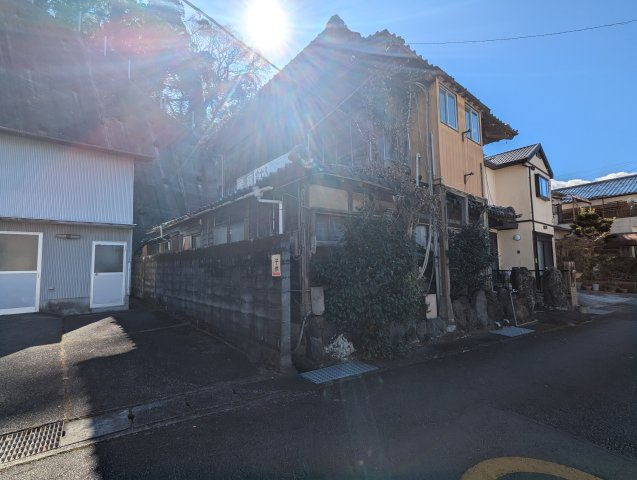 自然を身近に感じる事が出来ます。車通りも少なく騒音も気にならない穏やかな環境です。