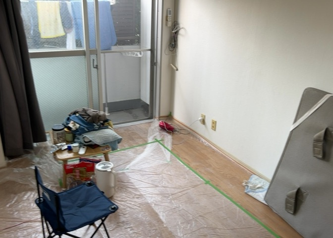 寝室でゆっくりと過ごすためにはベッド周りの適度な空間を担保することや窓の位置、照明の明るさ、寝室の広さなどを考える必要があります。自身や家族の構成とライフスタイルに併せて寝室にする部屋を選びましょう！