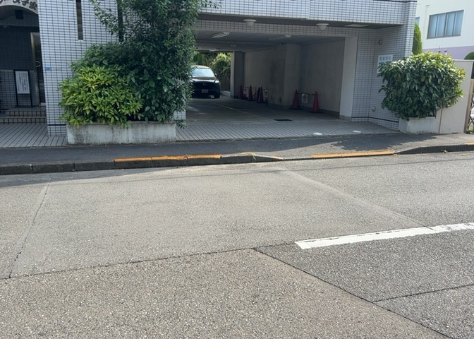 物件によっては、入居者が個人的に使用できる専用庭がついているものもあります。また、住宅の中にある土間の部分を庭と呼ぶこともあります。庭の用途は住む人によって変わり、それによってデザインもさまざまです。