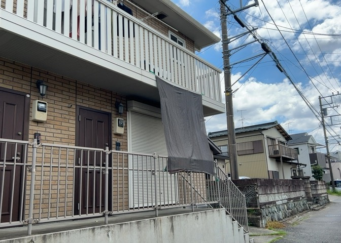 木造住宅とは土台、壁、柱など建築物の強度を支える構造体の材に木が使用されている構造を指します。構造体は建物の自重を支えるだけではなく風圧や水圧、積裁荷重などあらゆる衝撃に耐えるための基礎です。