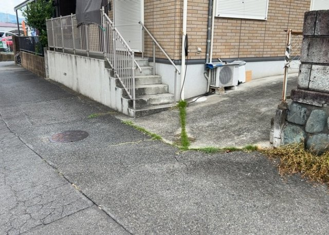 南側道路の場合は長い時間光を入れ込むことができるため、庭やリビングを道路側に持ってくることが多く土地価格も高い傾向にあります。一方北側道路だとリビングや庭が南側になりプライバシーを守ることができます。
