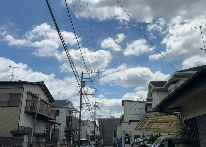 眺望を気にして物件を探す場合、前面に建物が建っていないか現地で確認しましょう！前面に建物があると景色はもちろん、日当たりや風通しにも影響が出てきます。住んだ時のことを想像しながら現地見学をしましょう。