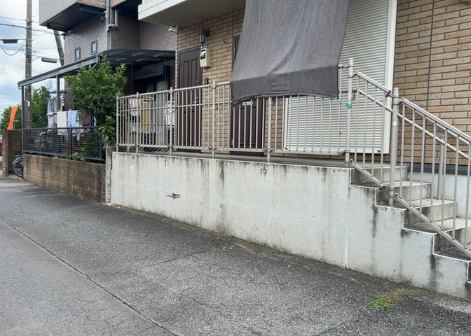 庭があることでガーデニングや家庭菜園はもちろん、こどもの遊び場やペットを放して遊ぶことができます。また、家の周囲に余裕があるということです。隣地との間があれば、十分な日当たりと、風通しが確保できます。