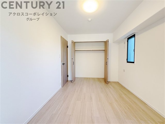 子供部屋…創造性や成長を促す遊びの空間を提供。学習や趣味に集中できる環境を整えます。個別のプライベートスペースは自己表現と自立心を育み、心地よい睡眠環境を整えリラックスできる場所を提供。