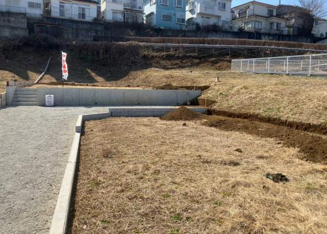 家を建てる前提で土地を探している場合、地盤の丈夫さは譲れない条件の一つです。地盤が脆弱だと追加工事が必要となります。また、過去に地盤沈下や液状化現象を起こした土地は、できるだけ避けた方がいいでしょう。