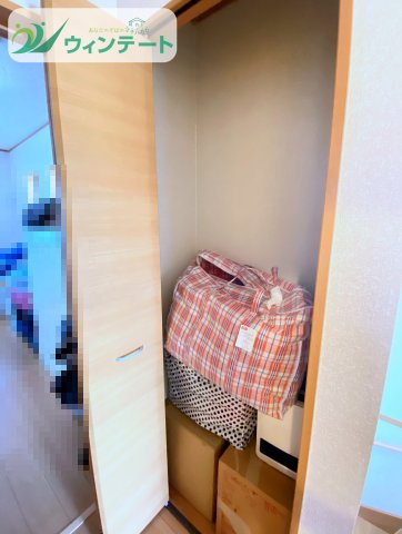 使いやすい位置に収納を配置。普段使いのものもすぐ取り出せて、毎日の暮らしがスムーズです。