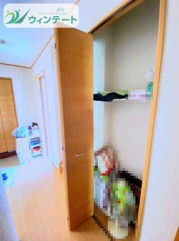 使いやすい位置に収納を配置。普段使いのものもすぐ取り出せて、毎日の暮らしがスムーズです。