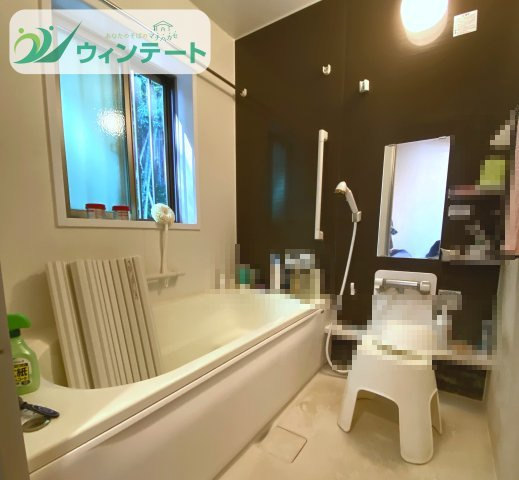 浴室は広々とした一坪タイプ。デザイン性と機能性を両立した空間で、家族の癒し時間をより豊かにしてくれます。