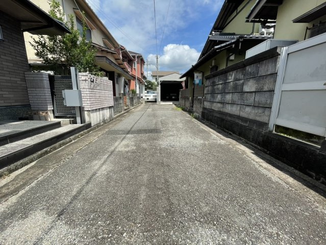 前面道路（西方向から）