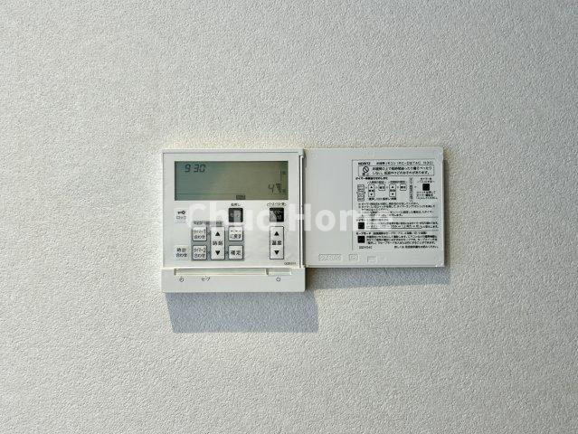 【床暖房】冬は足元から暖めてくれる床暖房はエアコンとは違って埃が舞いませんので健康にも良さそうですね。