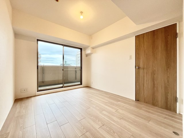 コンパクトで使いやすい洋室です