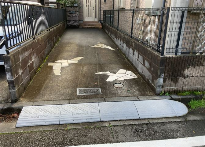 駐車場と明記されていても、最小スペースでつくられた駐車場だと大型車は駐車できなかったり、出入りしにくくなったりする可能性があります。お車のサイズと購入したい物件の駐車場のサイズを現地で確認しましょう。