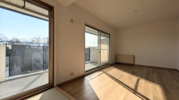 南面バルコニー側には前建がない為、プライバシーがしっかりと守られています。