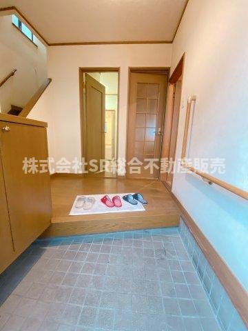 玄関にはシューズボックスもあり、広く使えます♪