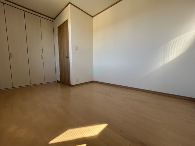 住まう方でカスタマイズしていただけるシンプルなデザインの内装。