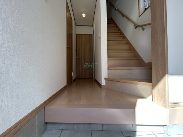 玄関は毎日の行き帰りで使う空間。明るく迎えてくれるお部屋は嬉しいですね。