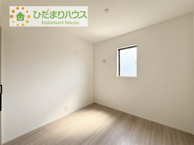 机にベットを置けば子供部屋の完成です！