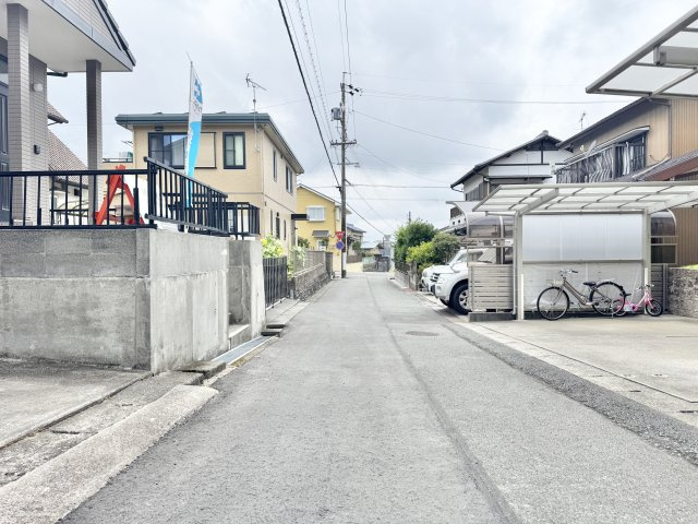 物件前の道路になります。