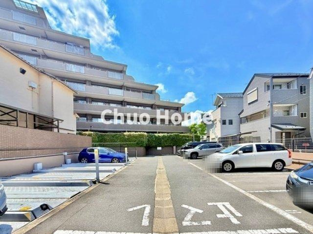 【敷地内駐車場】最新の空き状況や費用などの詳細は担当スタッフまでお問い合わせください。