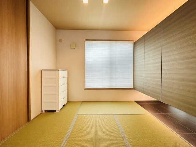 間接照明がオシャレな和室です。お客様が来た時に、おもてなしができます。
