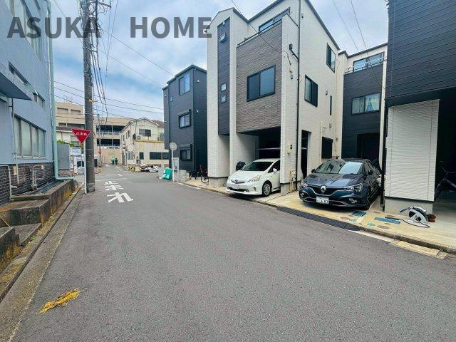 2台駐車可能なカースペース！1台は家族みんなの自転車もゆったり停めても◎