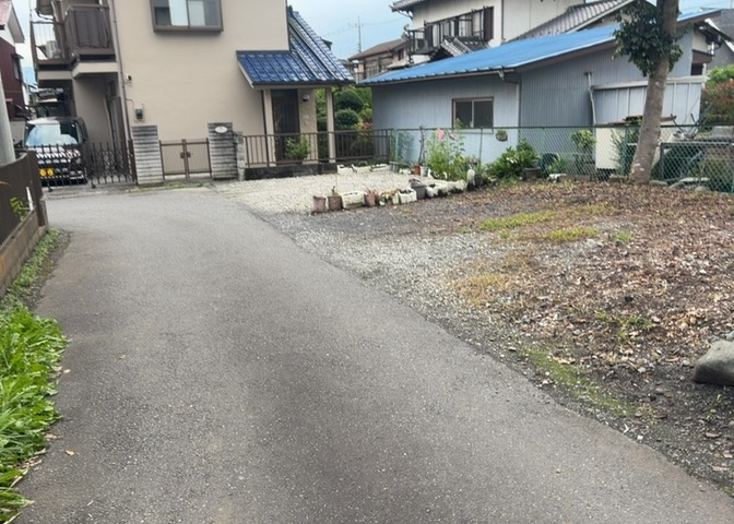 隣家の土地はどうなっているのか、生活利便施設が近くにあるのか、学校まで近いかなど、お客様のライフスタイルにあわせたイメージが重要です。また、近くにあると困る施設が近くにないかも確認するといいでしょう。