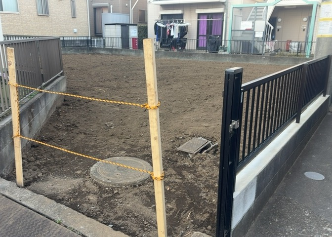 土地を買う際、住む地域の自治体や福祉の補助制度にも注目してみましょう。子供や老人の医療補助やゴミ出しのルールなど、自治体によってルールに大きな違いがあるため、暮らしやすい土地で判断するとよいでしょう。