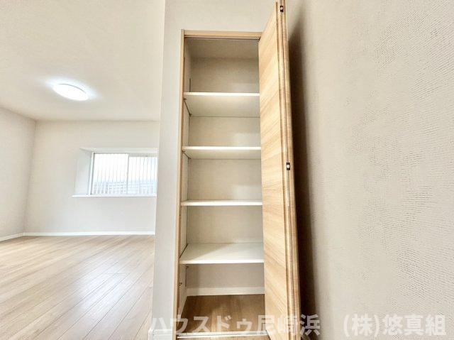 1階リビング収納　「使う場所」と「しまう場所」が同じ場所にあることでリビングを日々綺麗にキープ♪
