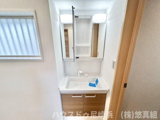 2階廊下にも洗面台あり、朝の身支度の混雑を回避でき、来客を気にせずプライベート空間を分けれます。