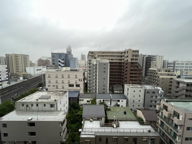 前面棟無しで南向きのバルコニーは、陽当たり・通風・眺望良好です。　